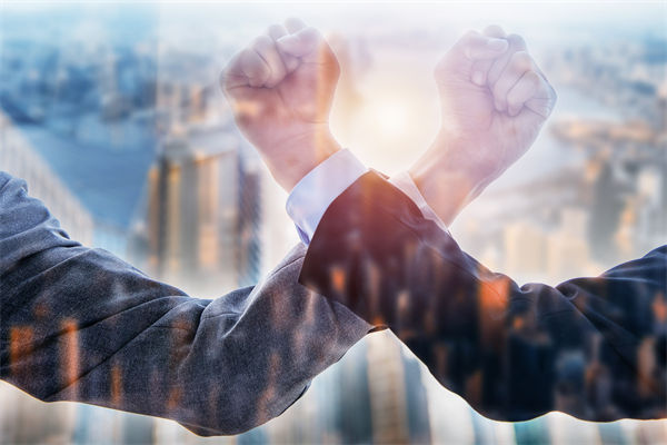 榮耀CEO承認(rèn)銷量非常困難，眾多企業(yè)的品牌戰(zhàn)略啟示
